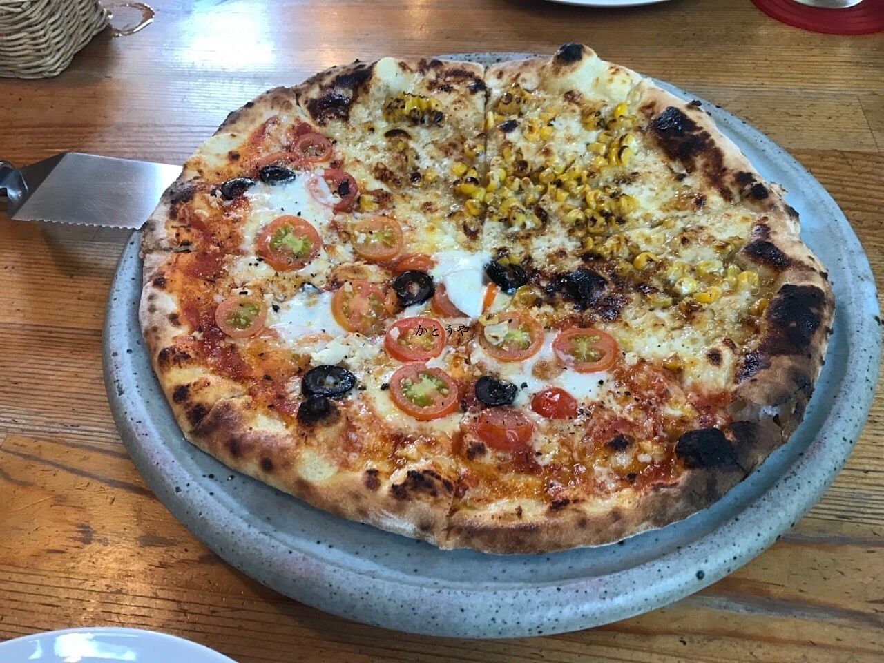 焼きとうもろこしのピザは絶品でした。